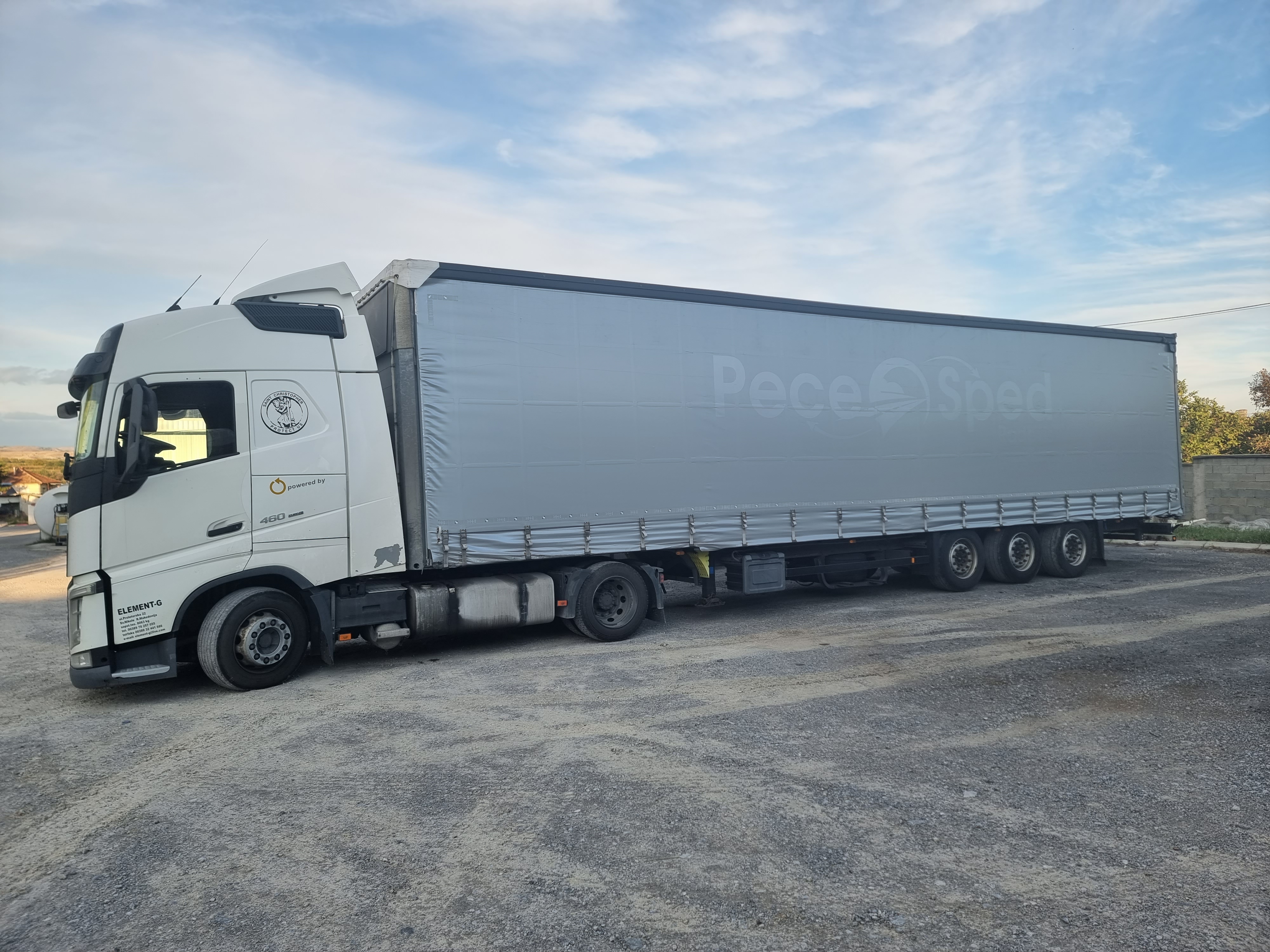 Korean bibimbap with egg and vegetables