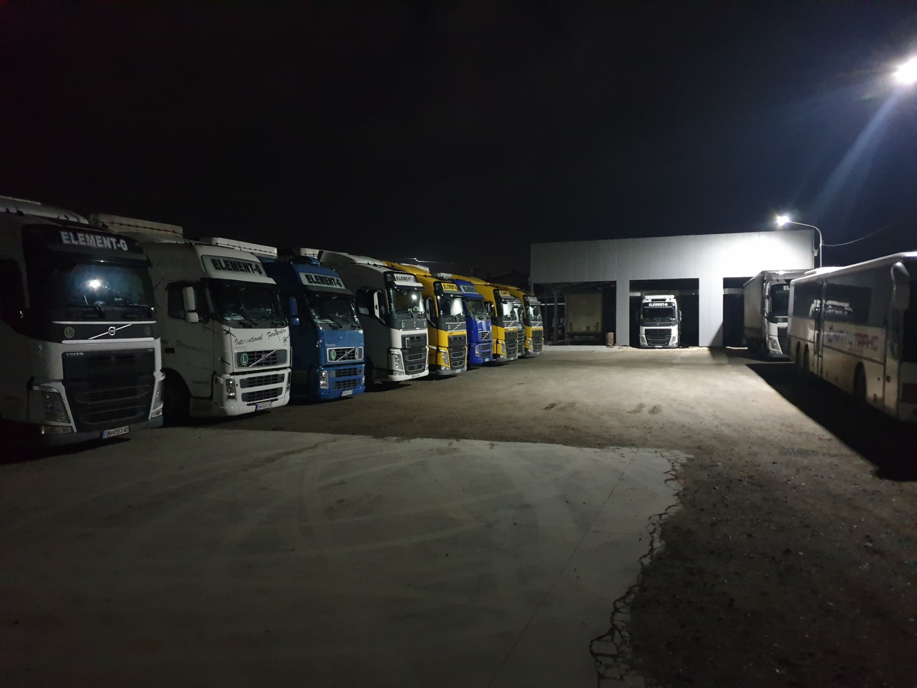 Healthy baguette with egg and vegetables