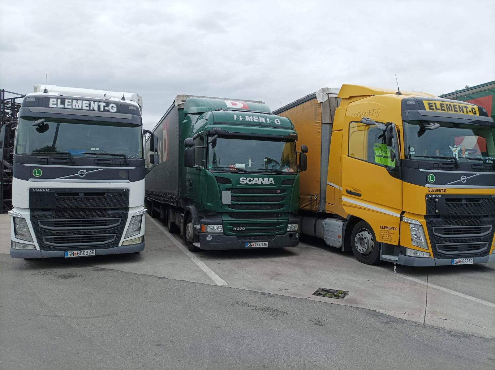 Burger with cheddar and bacon